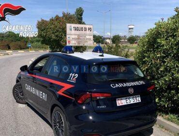 Controlli dei Carabinieri a Taglio di Po: due uomini denunciati per porto abusivo di oggetti atti ad offendere